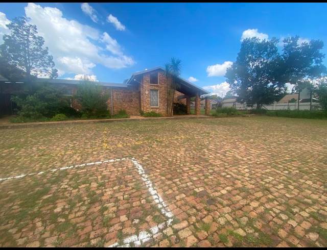 BUSINESS FOR SALE IN CLUBVILLE